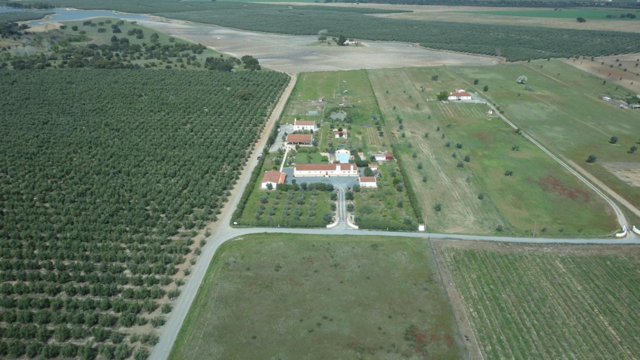 Monte Chalaca - Turismo Rural Ferreira Do Alentejo Bagian luar foto