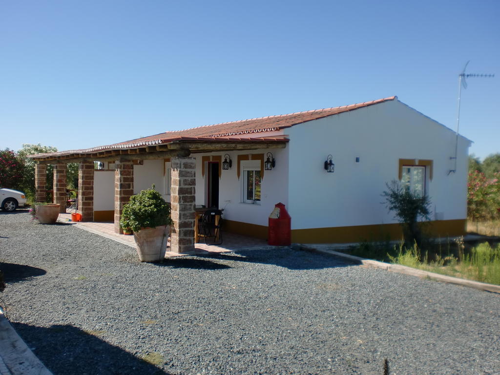 Monte Chalaca - Turismo Rural Ferreira Do Alentejo Bagian luar foto