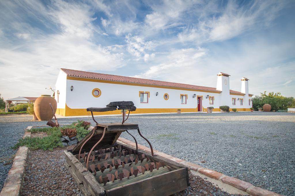 Monte Chalaca - Turismo Rural Ferreira Do Alentejo Bagian luar foto